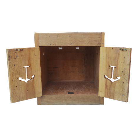 Comoda-Banco-Puff-Madeira-Demolicao-Peroba-Rosa-1 Banco estilo Puff de Madeira, com detalhes ancorados com rodelas de madeira em cima. Estilo rústico.